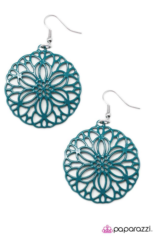 Paparazzi ♥ Glamour Guru - Blue ♥ Earrings