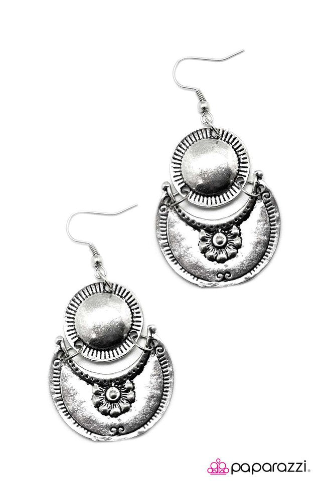 Paparazzi ♥ Reach For The Sky - Silver ♥ Earrings