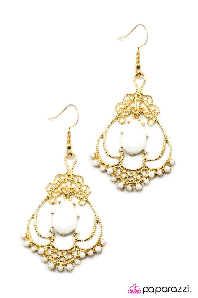 Paparazzi ♥ Queen Of Spades - White ♥ Earrings