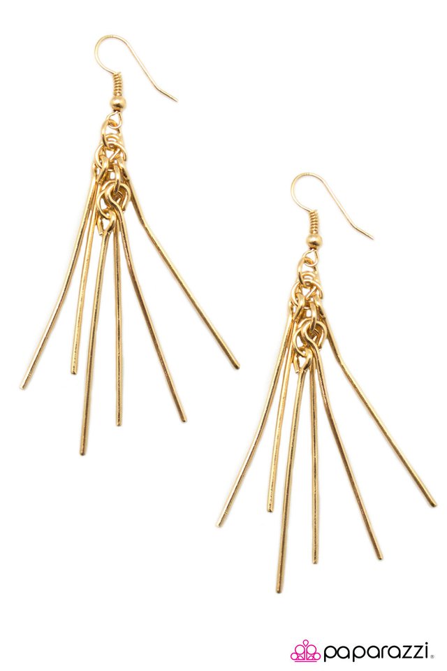 Paparazzi ♥ Looks Can Be Deceiving 2 - Gold ♥ Earrings