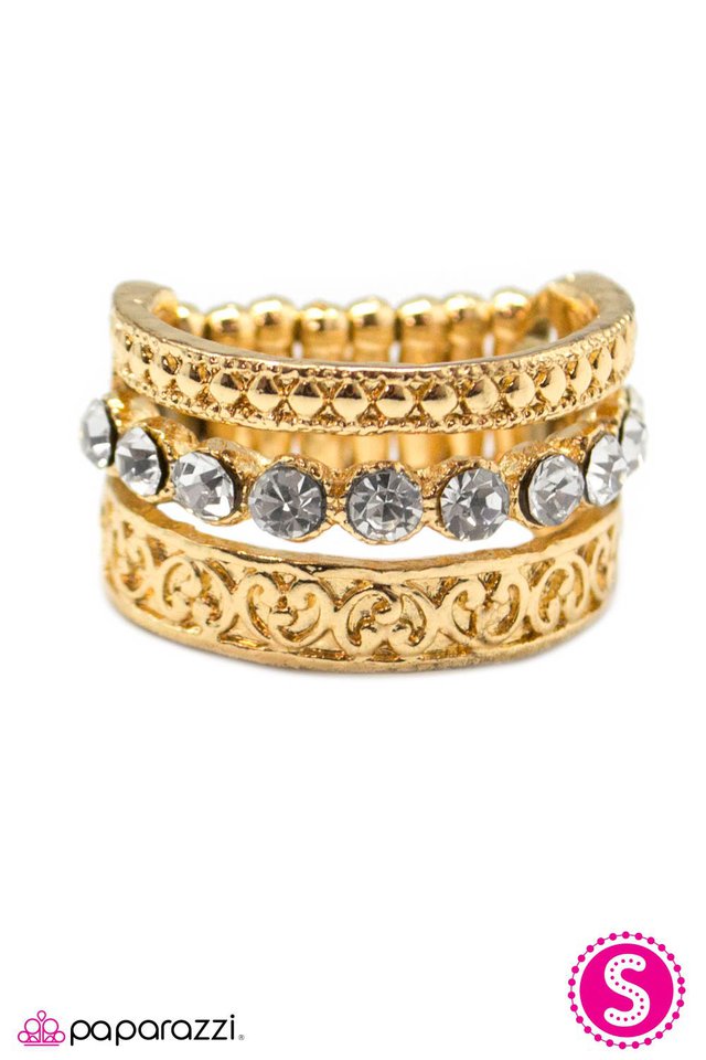 Paparazzi ♥ Triple Crown - Gold ♥ Ring