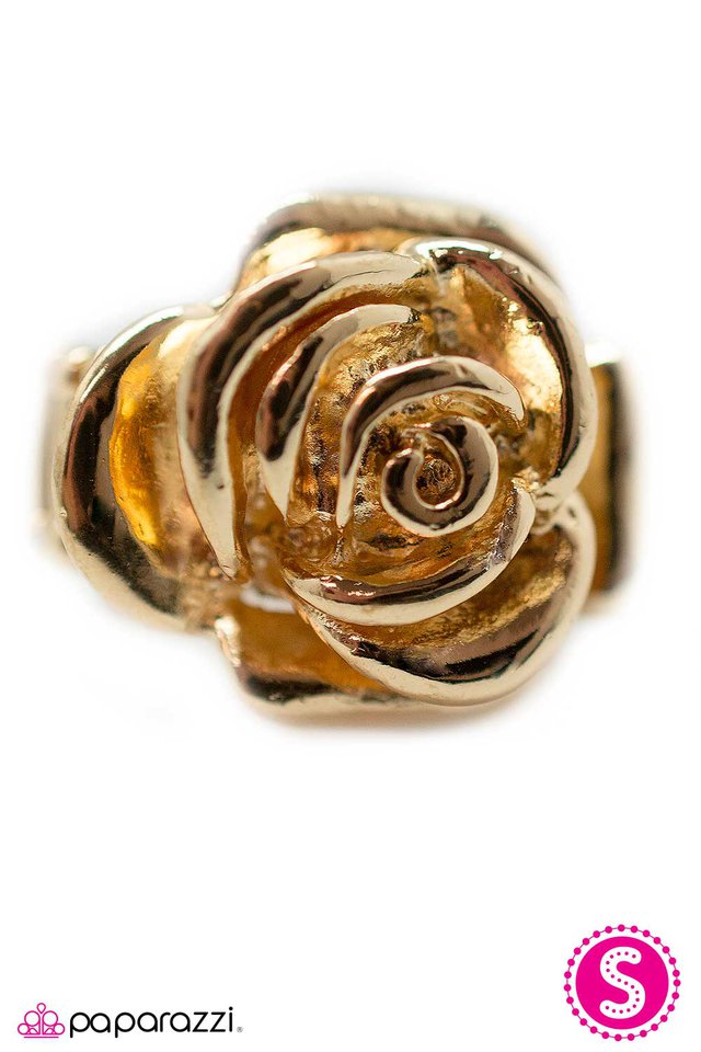 Paparazzi ♥ Amazing Grace - Gold ♥ Ring