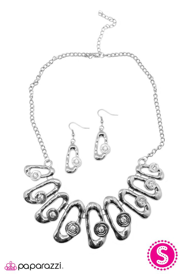 Paparazzi ♥ Take A Bow - White ♥ Necklace