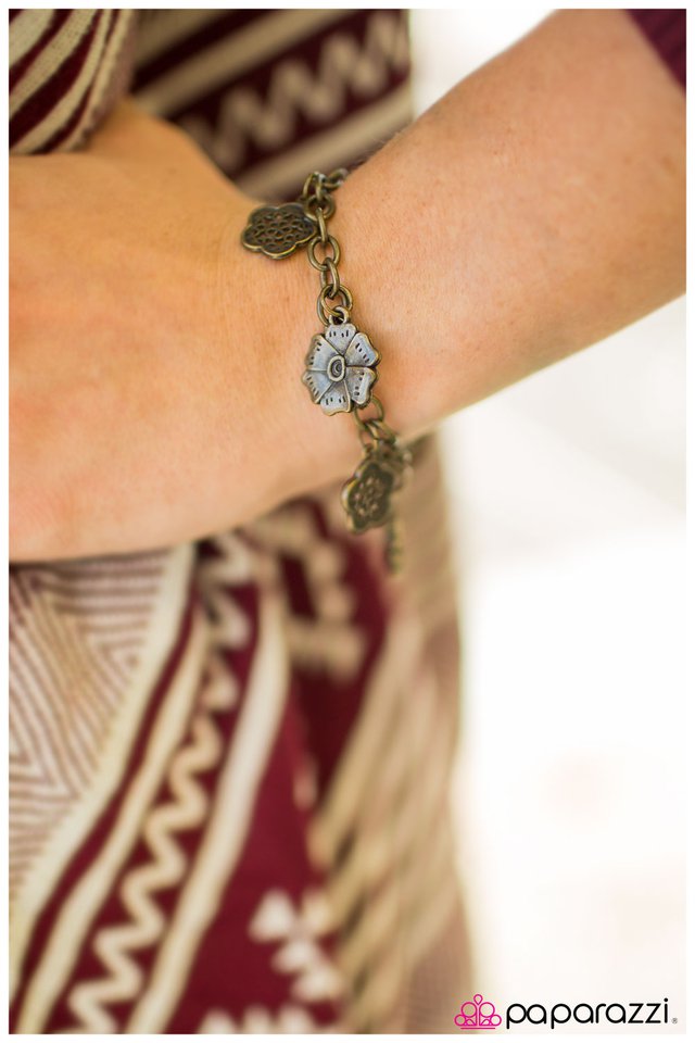 dancing-with-daisies-p9wh-brxx-029xx