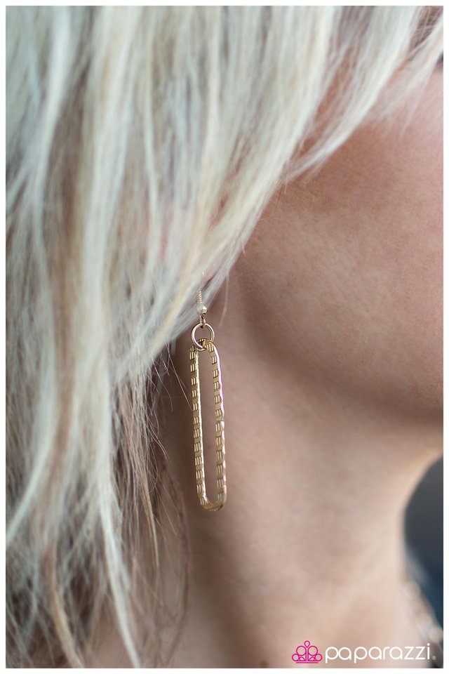 Paparazzi ♥ No Pressure - Gold ♥ Necklace