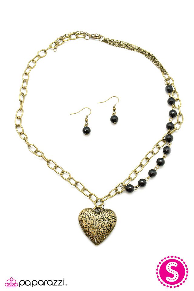 Paparazzi ♥ My Heart Is Set On You - Black ♥ Necklace