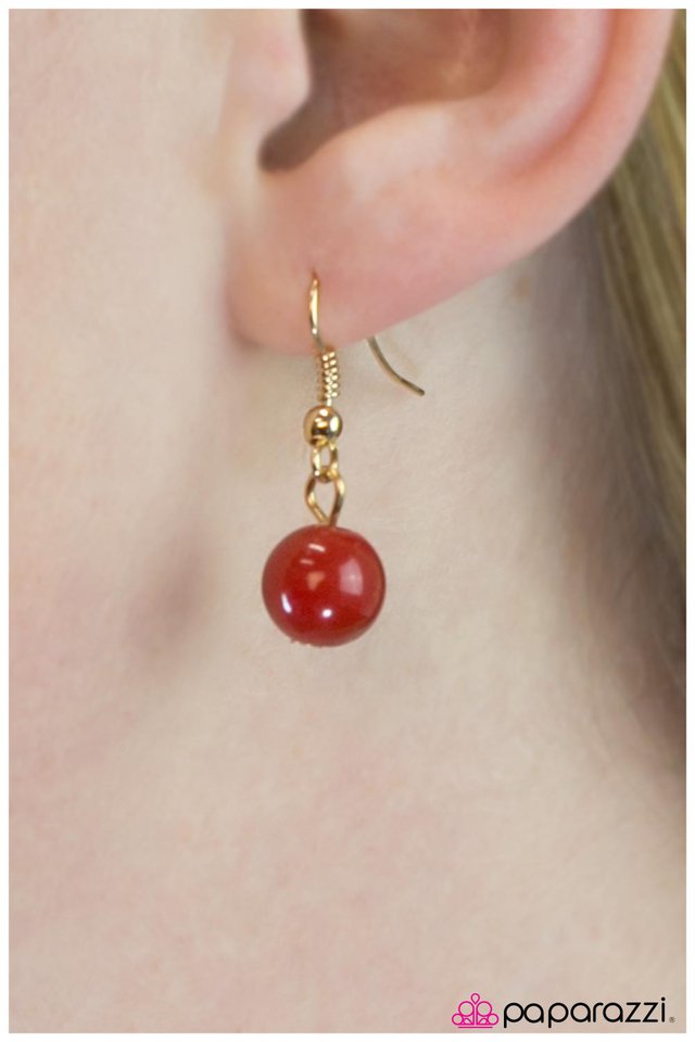 Paparazzi ♥ Dressed to Impress - Red ♥ Necklace