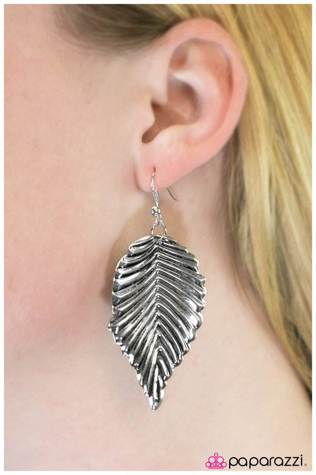 Paparazzi ♥ I Cant BeLEAF My Eyes - Silver ♥ Necklace