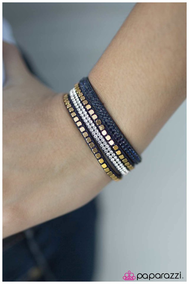 comin-in-hot-blue-p9ur-blxx-094xx