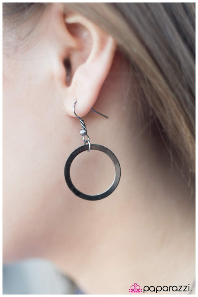 Paparazzi ♥ High and Mighty - Black ♥ Necklace