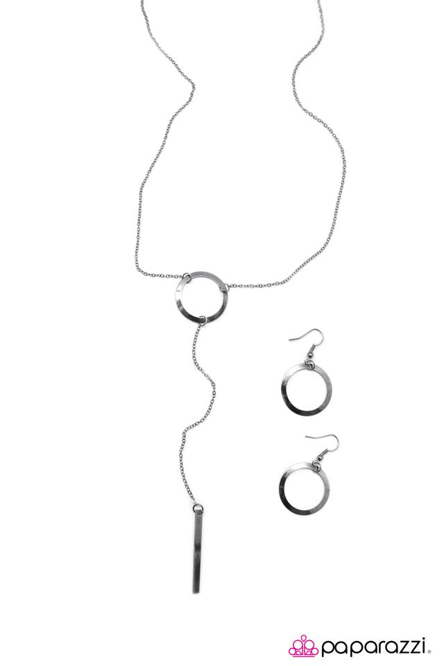 Paparazzi ♥ High and Mighty - Black ♥ Necklace