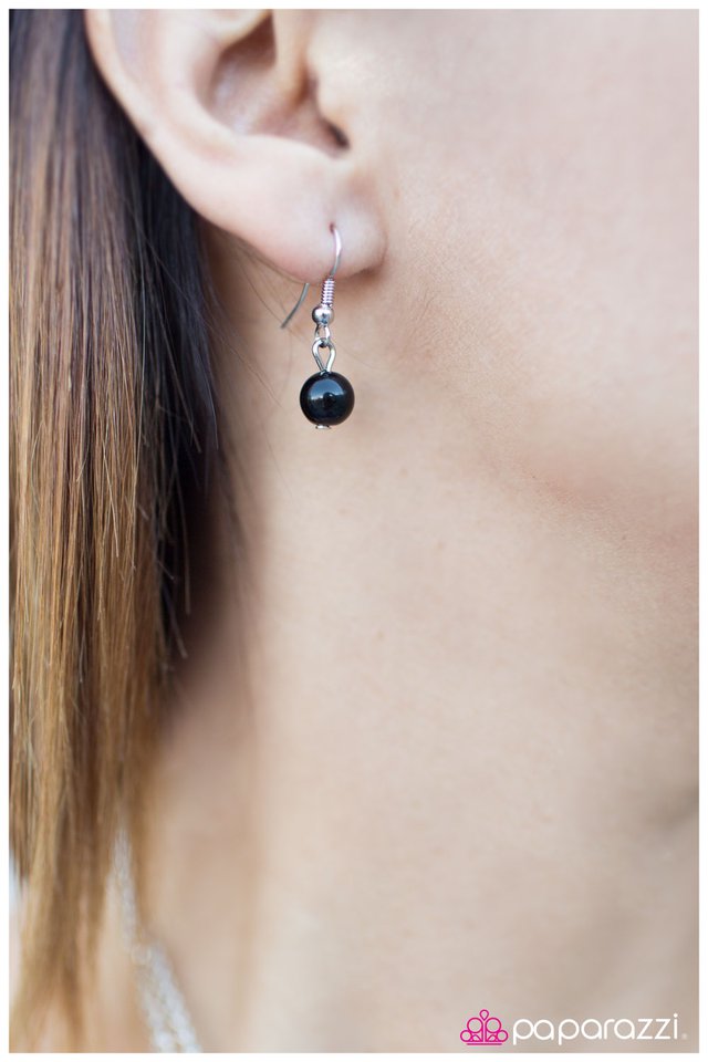 Paparazzi ♥ Lost In Reverie - Black ♥ Necklace