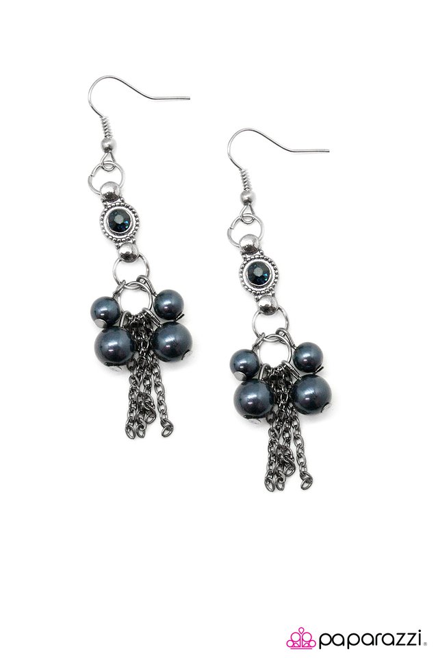 Paparazzi ♥ Beverly Hills Princess - Blue ♥ Earrings