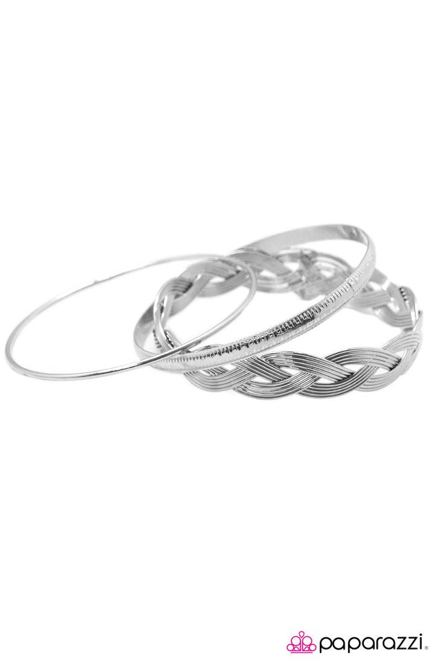 Paparazzi ♥ A BRAID New World - Silver ♥ Bracelet
