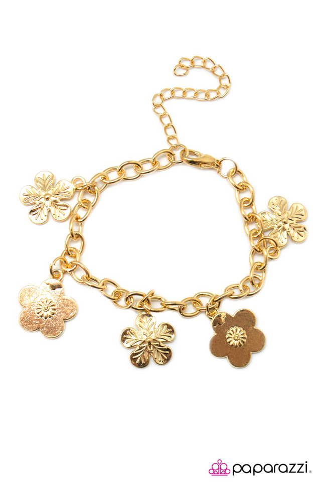 Paparazzi ♥ Flower Delivery - Gold ♥ Bracelet
