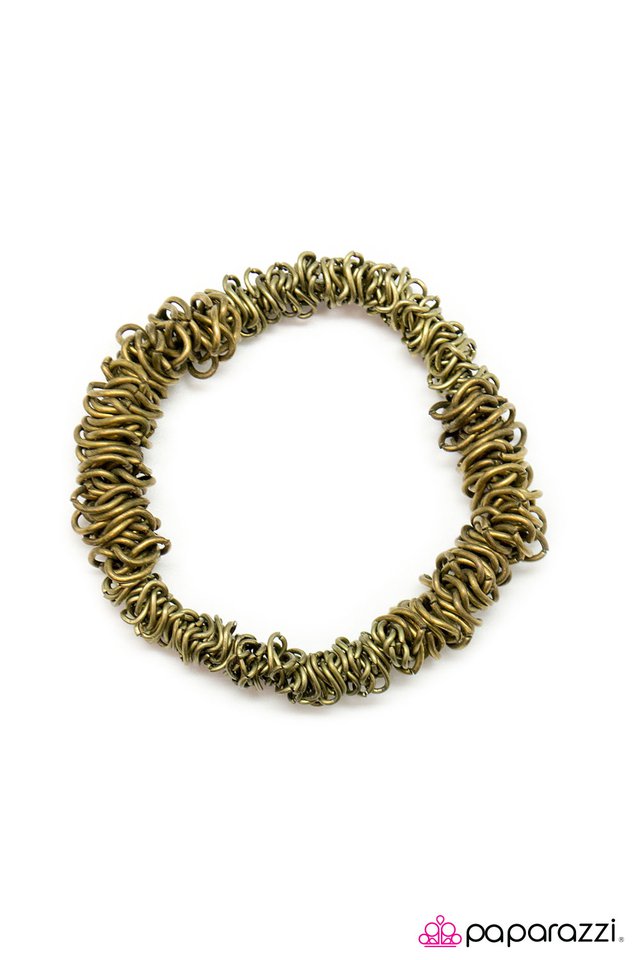 Paparazzi ♥ A Twist Of Fate - Brass ♥ Bracelet