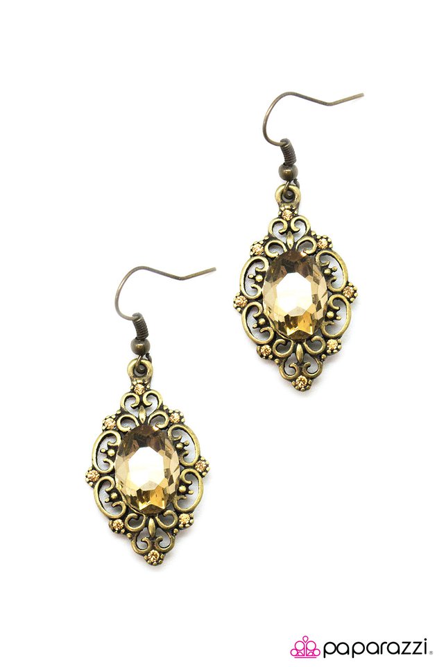 Paparazzi ♥ Made of Money - Brass ♥ Earrings