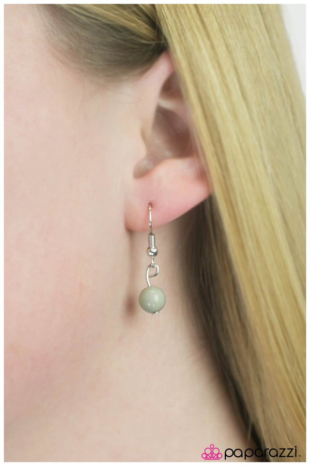 Paparazzi ♥ Let Me Introduce Myself... - Green ♥ Necklace