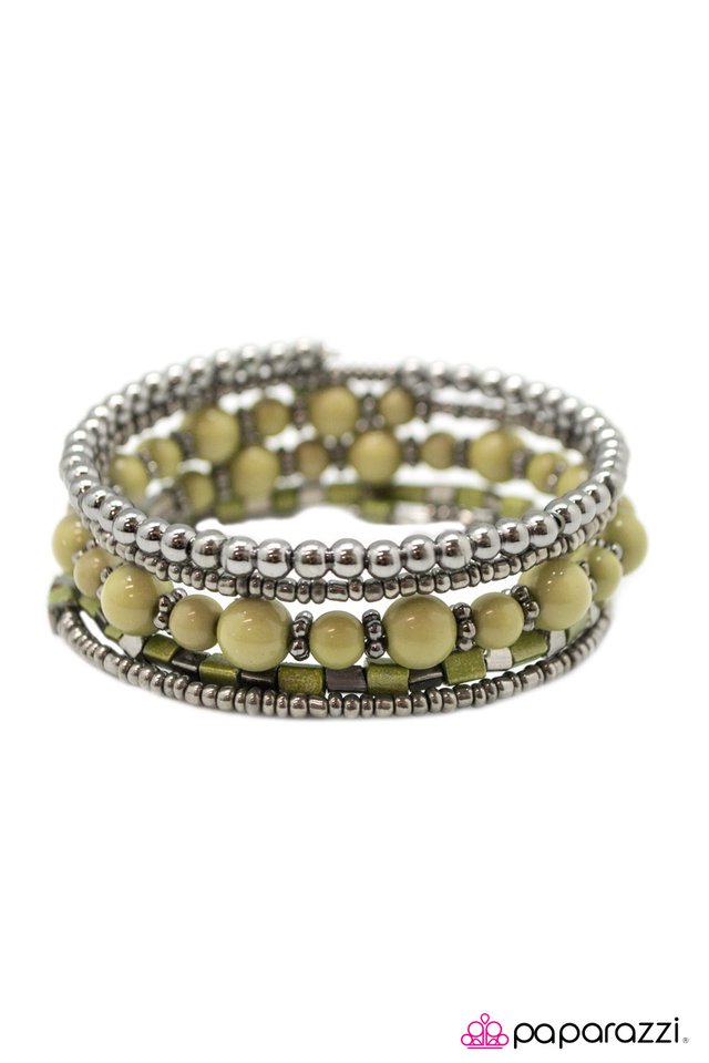 Paparazzi ♥ WRAP Star - Green ♥ Bracelet