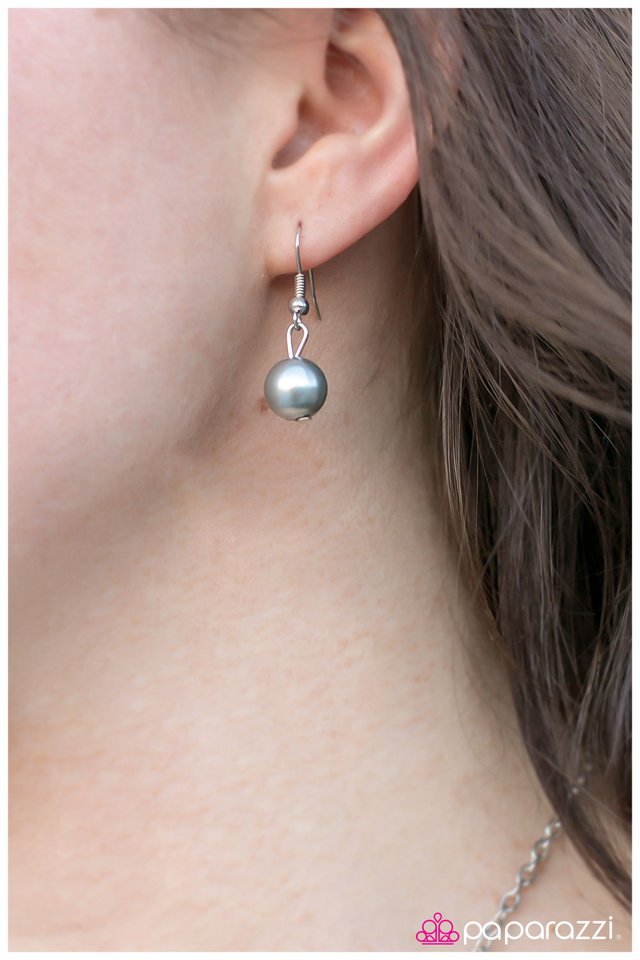 Paparazzi ♥ Always In Season - Silver ♥ Necklace