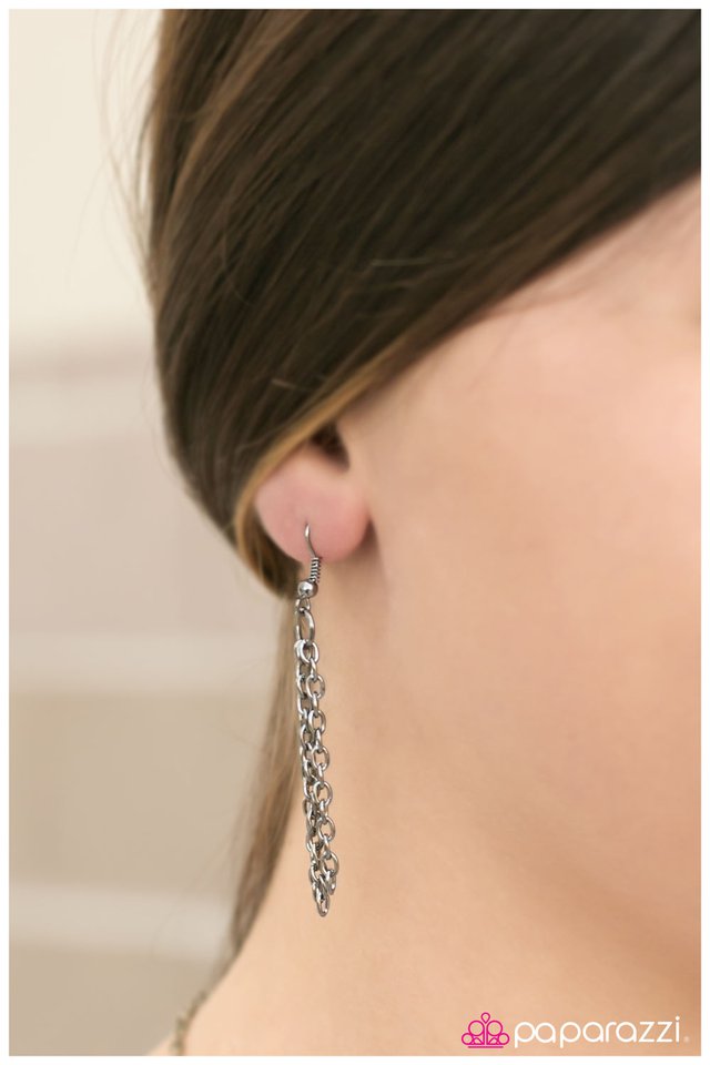 Paparazzi ♥ Aint No Mountain High Enough - White ♥ Necklace