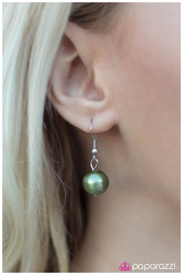 Paparazzi ♥ Sure Thing! - Green ♥ Necklace