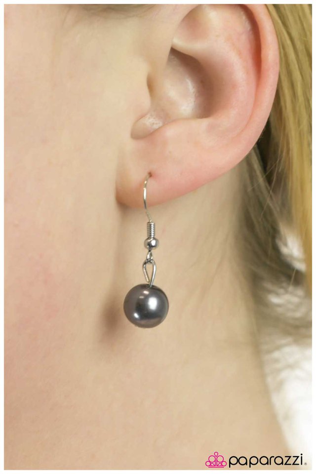 Paparazzi ♥ Sing Me A Song, Mr. Piano Man - Silver ♥ Necklace