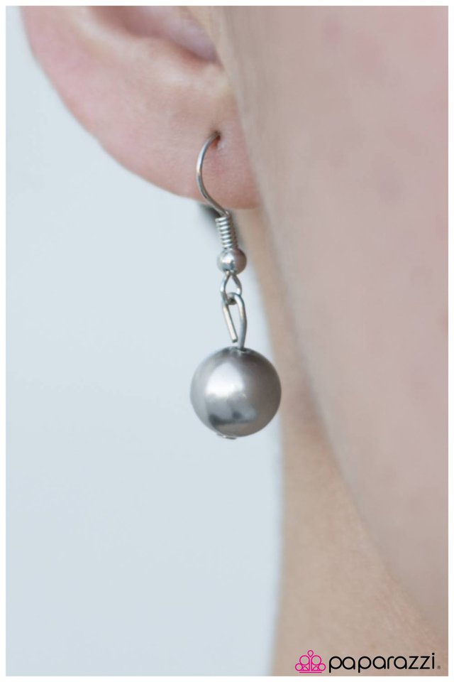 Paparazzi ♥ Perfect 10 - Silver ♥ Necklace