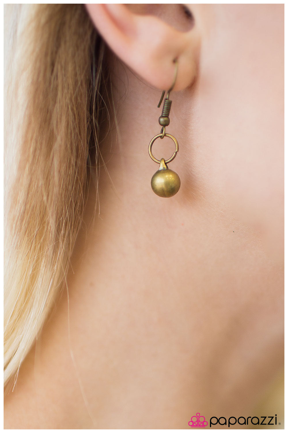 Paparazzi ♥ Shake It Up - Brass ♥  Necklace