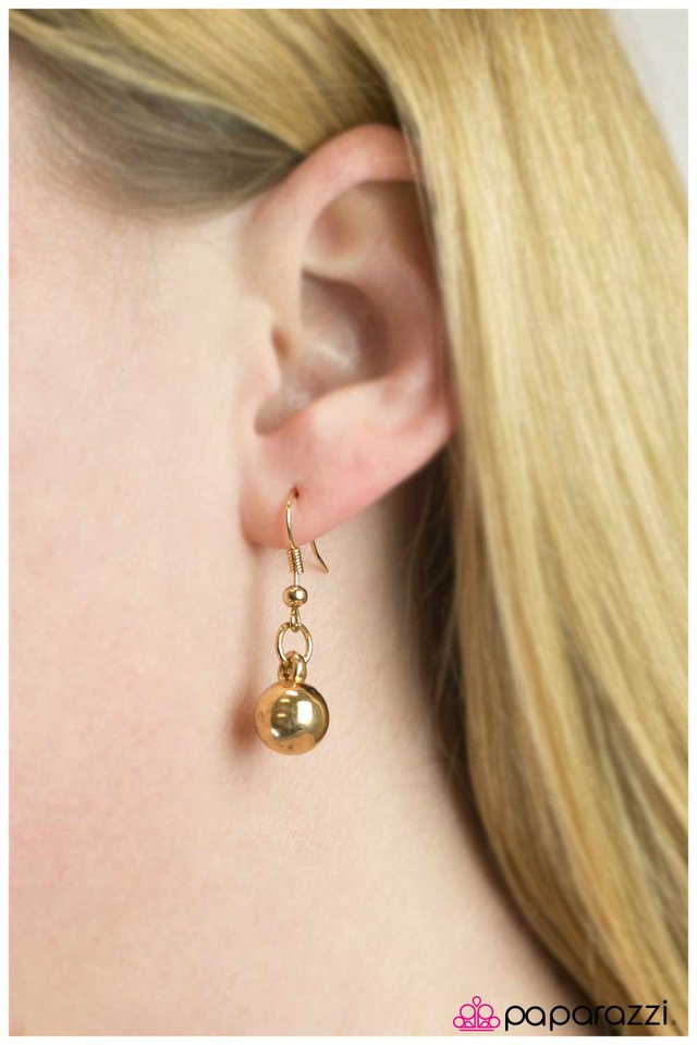 Paparazzi ♥ Solo Act - Gold ♥ Necklace