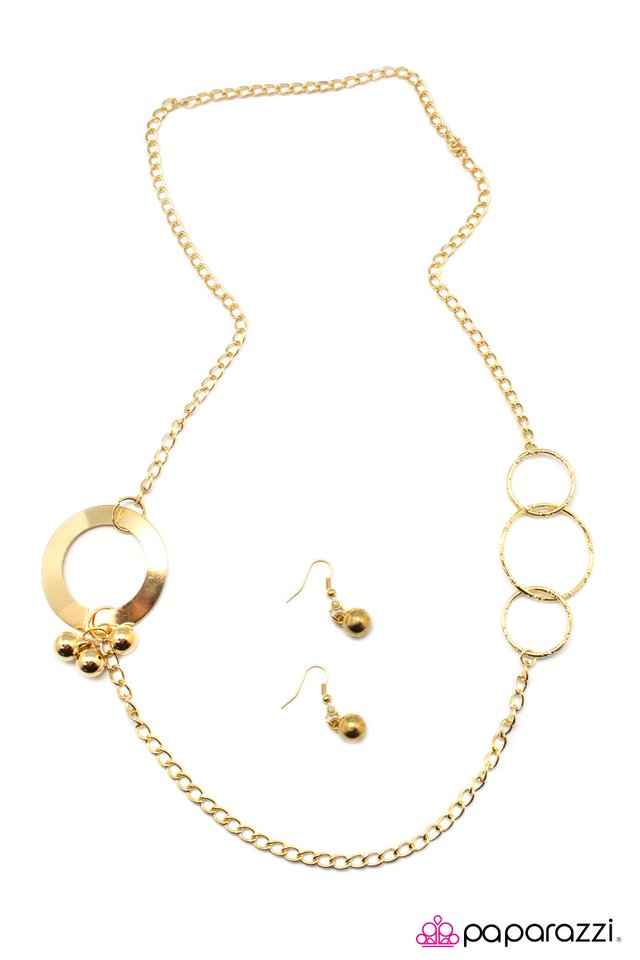 Paparazzi ♥ Solo Act - Gold ♥ Necklace