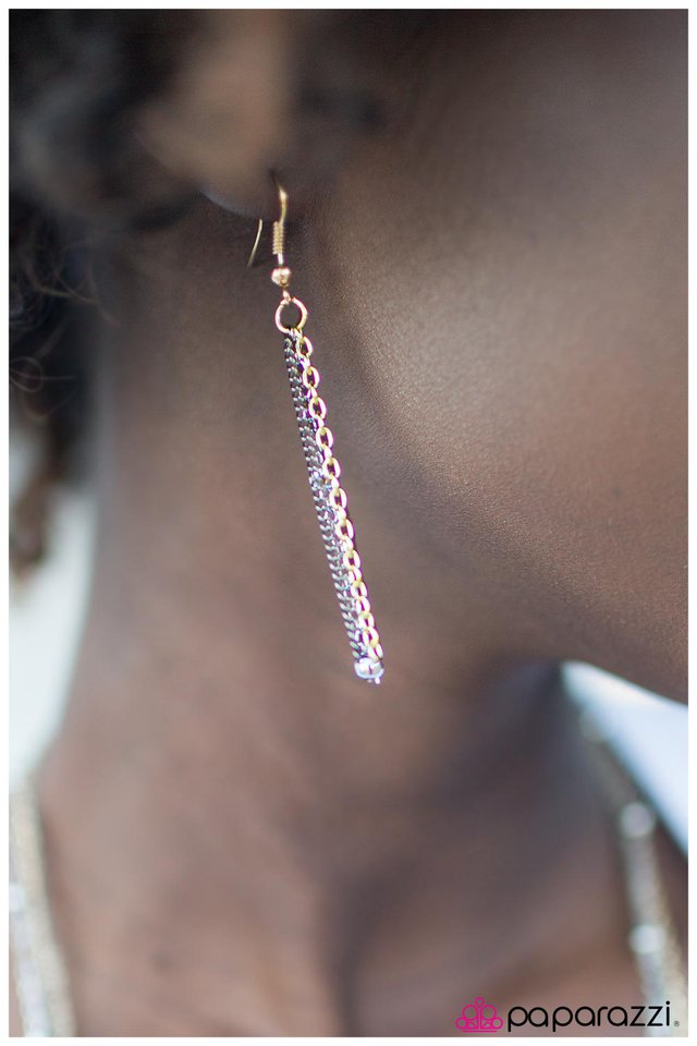 Paparazzi ♥ Metallic Crescendo - Gold ♥ Necklace