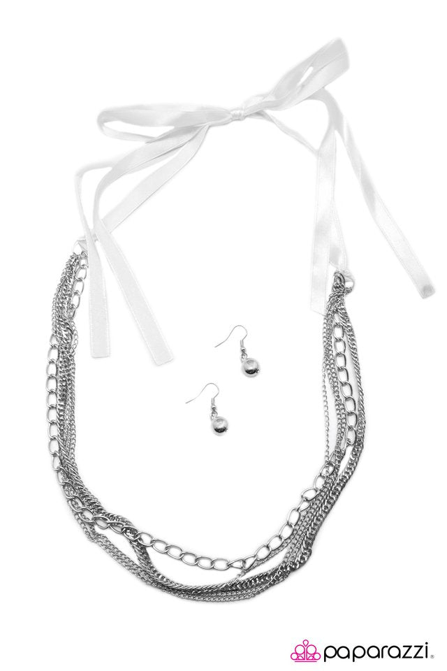 Paparazzi ♥ Somewhere Over the Metallic Rainbow - White ♥ Necklace