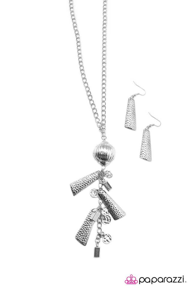 Paparazzi ♥ Gee Whiz - Silver ♥ Necklace