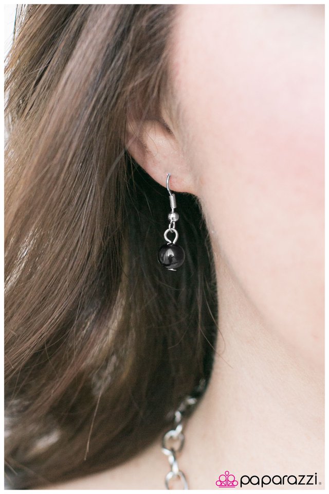 Paparazzi ♥ My Heart Is Set On You - Black ♥ Necklace