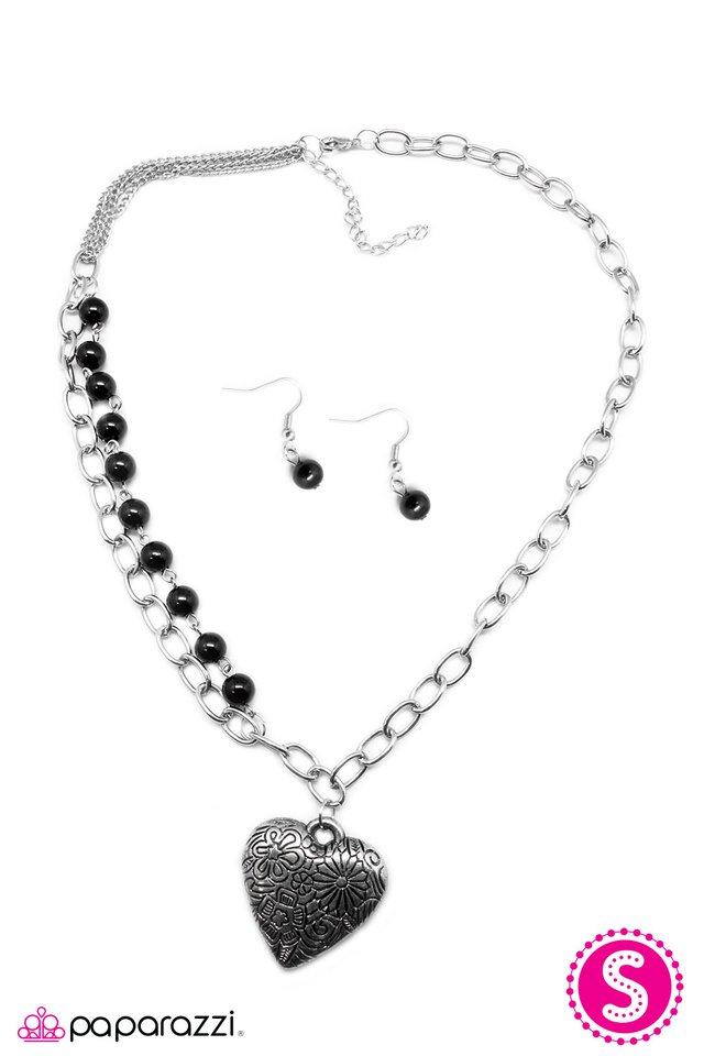 Paparazzi ♥ My Heart Is Set On You - Black ♥ Necklace