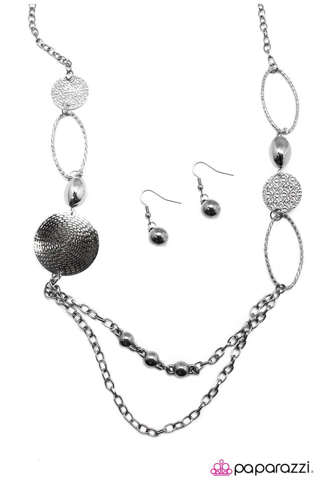 Paparazzi ♥ Feel The Rhythm - Black ♥ Necklace