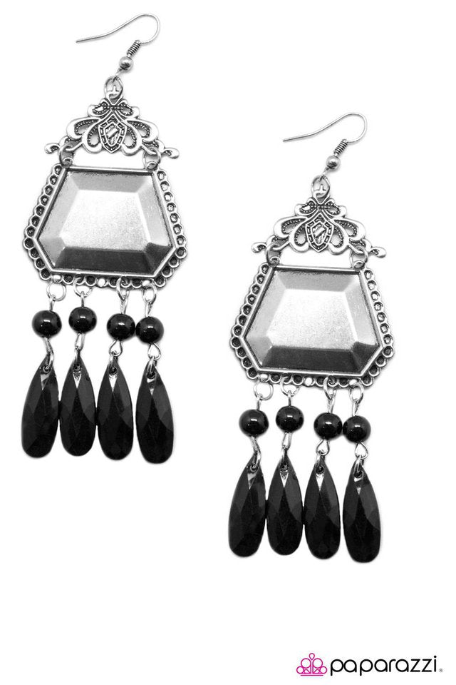 Paparazzi ♥ The Royal Treatment - Black ♥ Earrings