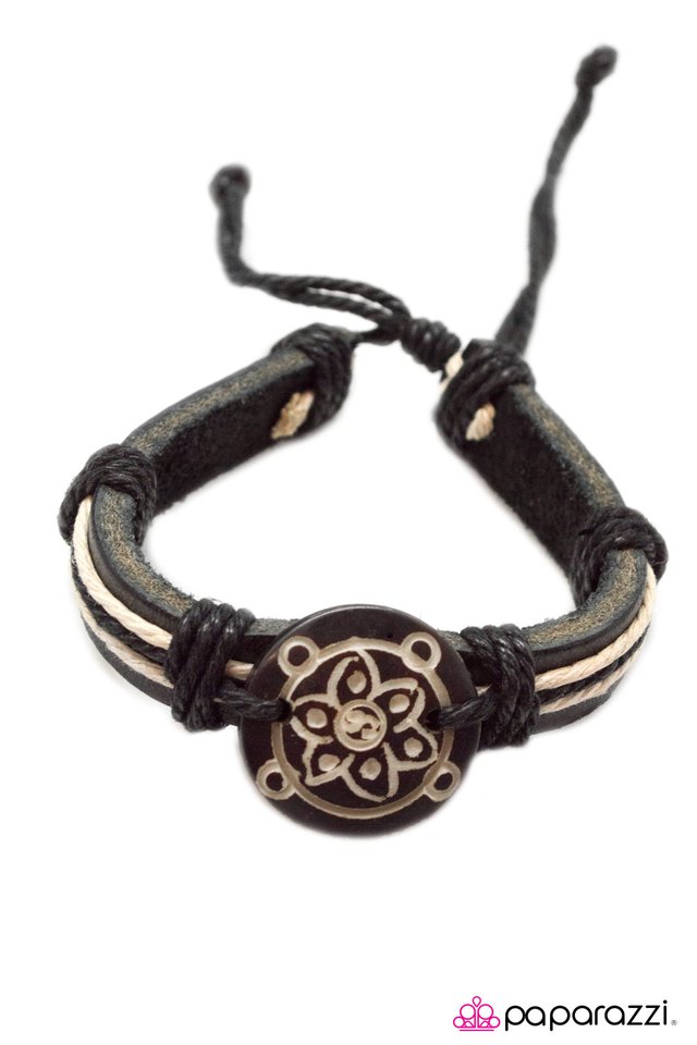 Paparazzi ♥ Hawaiian Tropic - Black ♥ Bracelet