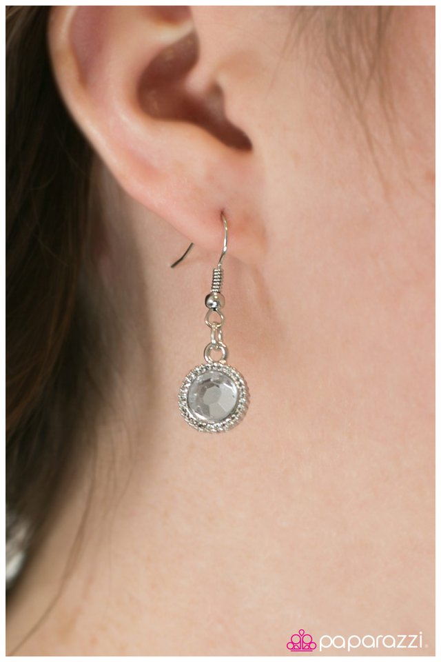 Paparazzi ♥ Stealing The Spotlight - White ♥ Lanyard