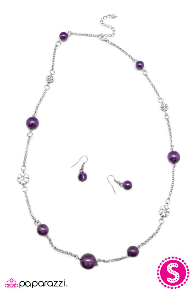 Paparazzi ♥ Living The Charmed Life - Purple ♥ Necklace