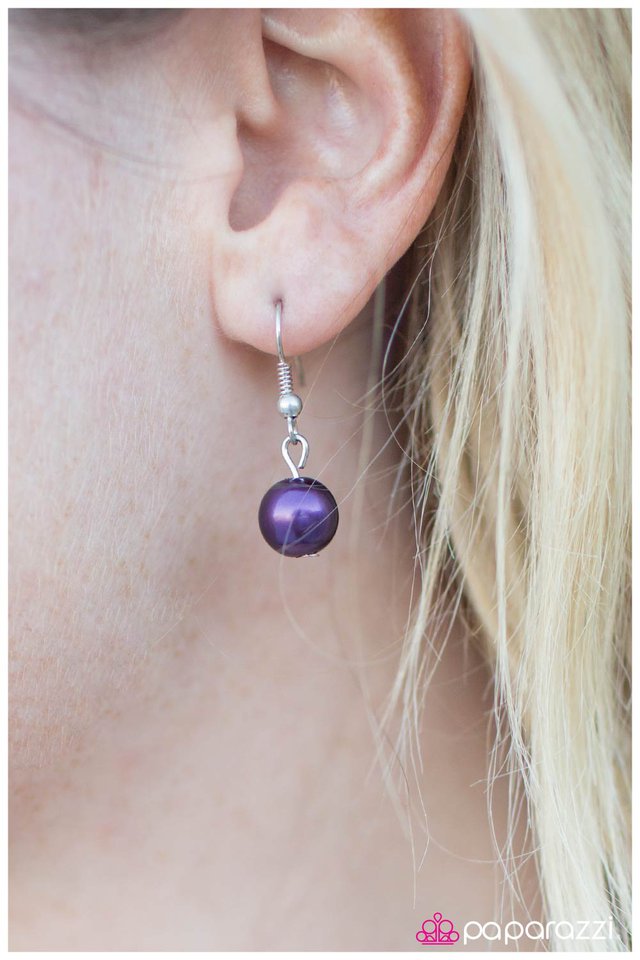 Paparazzi ♥ Celebrity Gossip - Purple ♥ Necklace