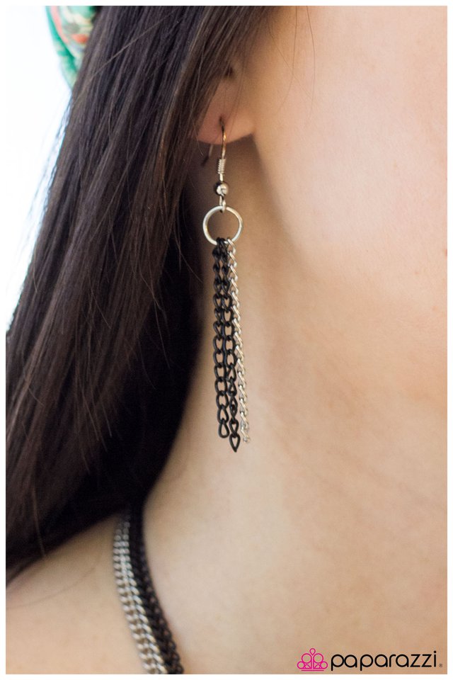 Paparazzi ♥ Grand Debut - Black ♥ Necklace