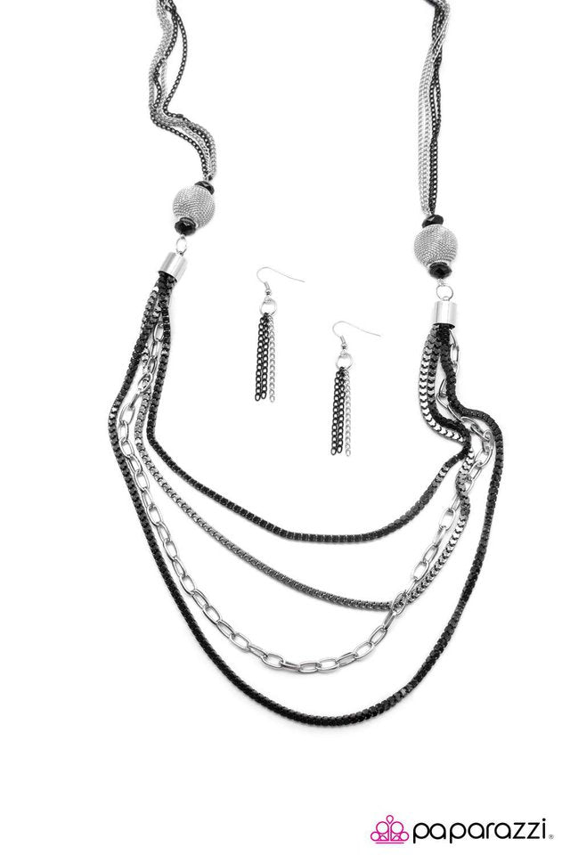 Paparazzi ♥ Grand Debut - Black ♥ Necklace