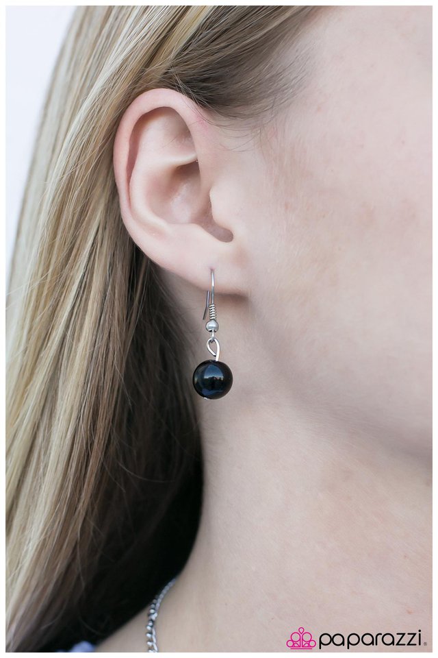 Paparazzi ♥ Warm Me Over - Black ♥ Necklace