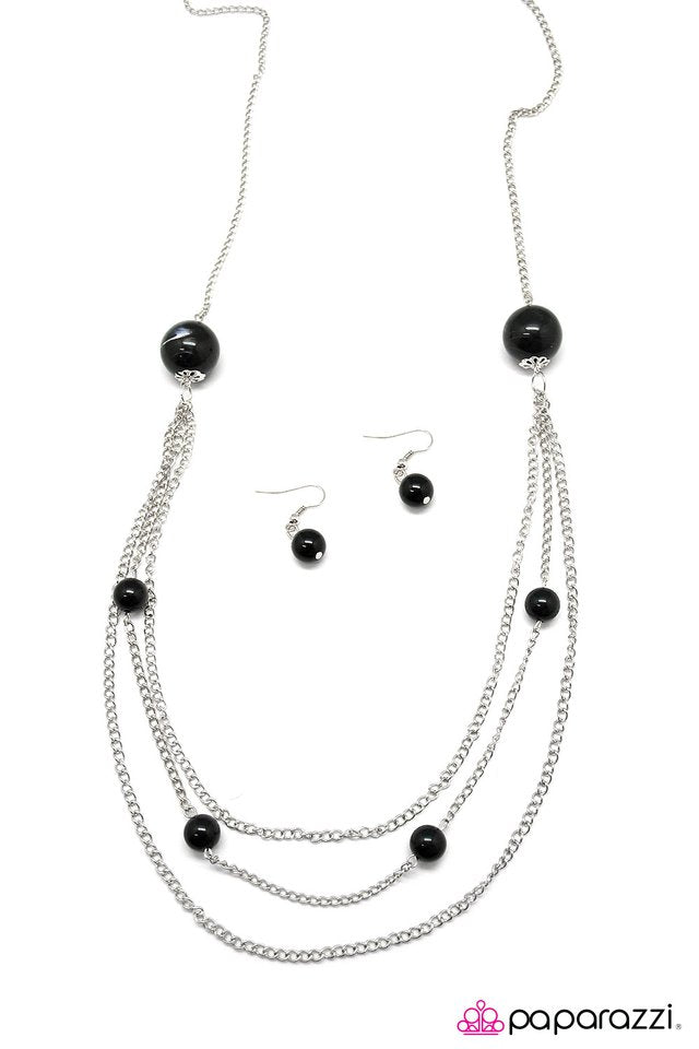 Paparazzi ♥ Warm Me Over - Black ♥ Necklace
