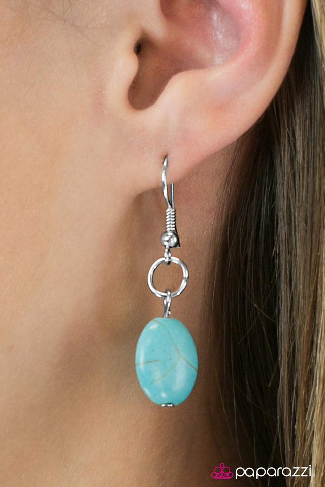 Paparazzi ♥ Skipping Stones - Blue ♥ Necklace