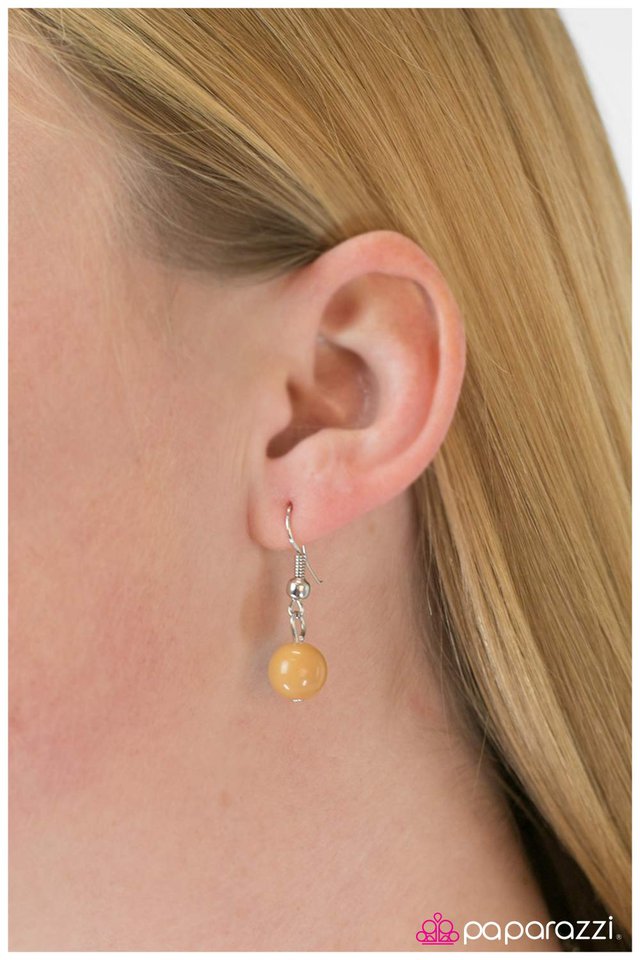 Paparazzi ♥ Madame Bovary - Yellow ♥ Necklace