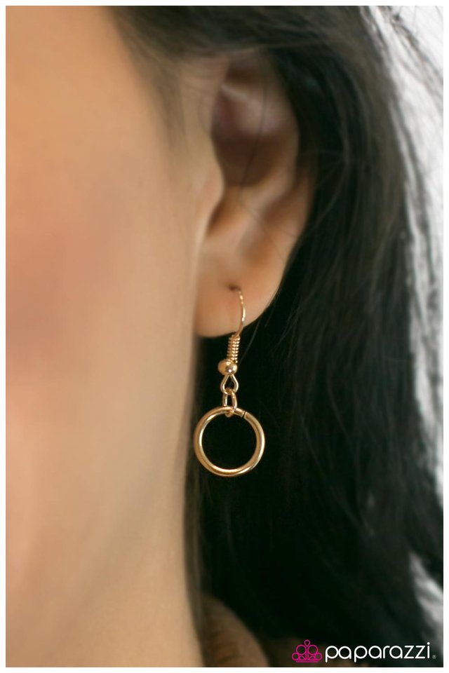 Paparazzi ♥ Round Em Up - Gold ♥ Necklace