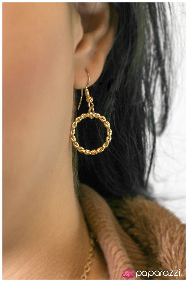 Paparazzi ♥ Foolish Games - Gold ♥ Necklace